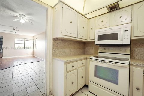 Condo in Lauderhill, Florida, 1 bedroom  № 1487890 - photo 11