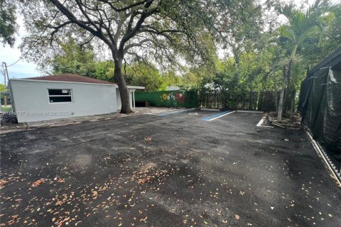 Villa ou maison à louer à Miami, Floride: 2 chambres, 142.7 m2 № 2036887 - photo 7