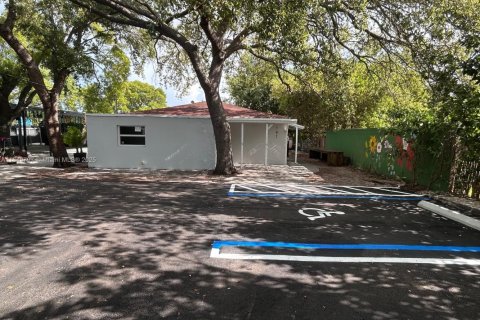 Villa ou maison à louer à Miami, Floride: 2 chambres, 142.7 m2 № 2036887 - photo 3