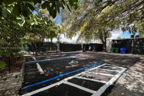 Villa ou maison à louer à Miami, Floride: 2 chambres, 142.7 m2 № 2036887 - photo 4