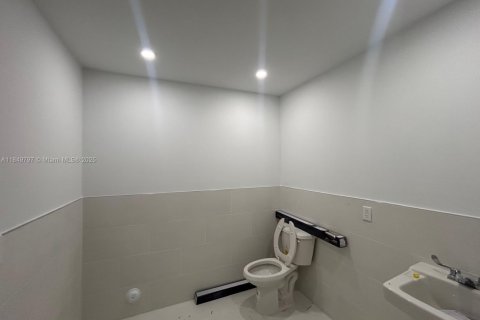 Villa ou maison à louer à Miami, Floride: 2 chambres, 142.7 m2 № 2036887 - photo 14