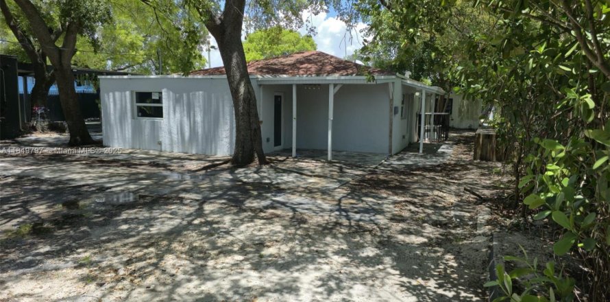 Villa ou maison à Miami, Floride 2 chambres, 142.7 m2 № 2036887