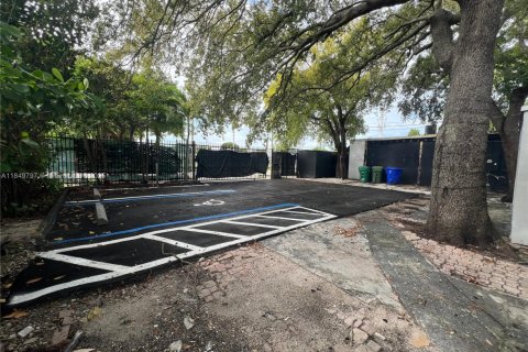 Villa ou maison à louer à Miami, Floride: 2 chambres, 142.7 m2 № 2036887 - photo 6