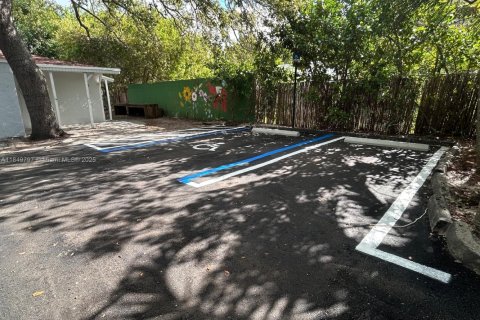 Villa ou maison à louer à Miami, Floride: 2 chambres, 142.7 m2 № 2036887 - photo 8