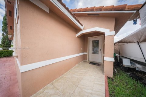 Купить виллу или дом в Майами, Флорида 4 спальни, 151.06м2, № 1924966 - фото 13