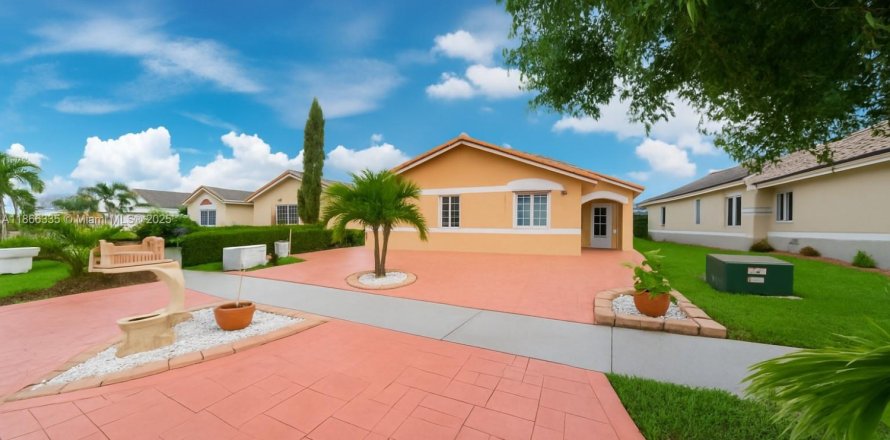 Дом в Майами, Флорида 4 спальни, 151.06м2 № 1924966