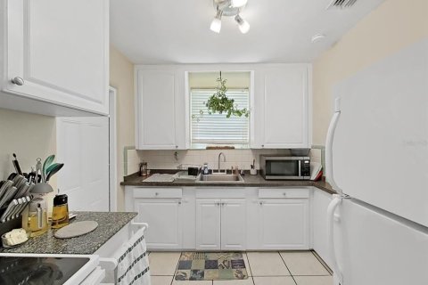Villa ou maison à vendre à Saint Petersburg, Floride: 2 chambres, 96.25 m2 № 2210417 - photo 10