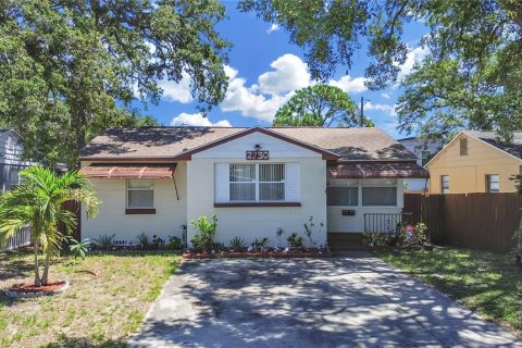 House in Saint Petersburg, Florida 2 bedrooms, 96.25 sq.m. № 2210417