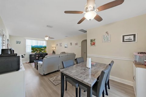 Villa ou maison à vendre à Saint Petersburg, Floride: 2 chambres, 96.25 m2 № 2210417 - photo 7