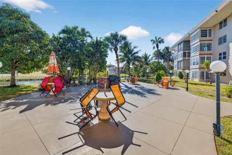 Copropriété à vendre à Lauderdale Lakes, Floride: 1 chambre, 71.35 m2 № 2023736 - photo 28