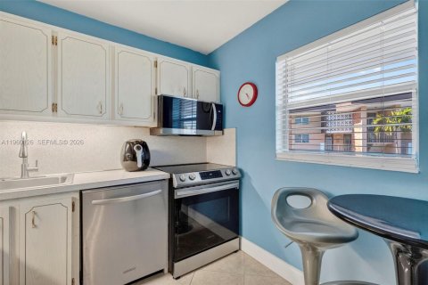 Copropriété à vendre à Lauderdale Lakes, Floride: 1 chambre, 71.35 m2 № 2023736 - photo 4