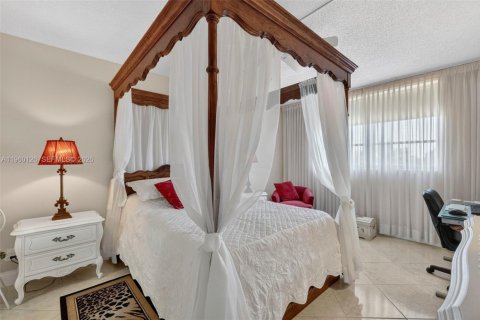 Copropriété à vendre à Lauderdale Lakes, Floride: 1 chambre, 71.35 m2 № 2023736 - photo 15