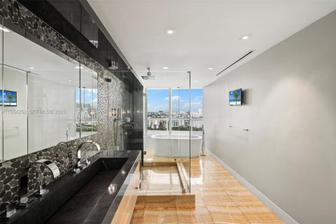 Купить кондоминиум в Майами, Флорида 2 спальни, 239.69м2, № 2035692 - фото 15