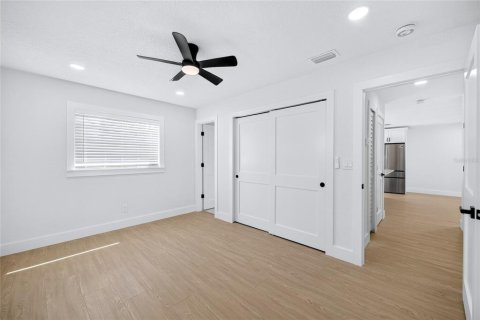 House in Saint Petersburg, Florida 3 bedrooms, 104.24 sq.m. № 2393938 - photo 22