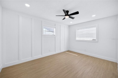 House in Saint Petersburg, Florida 3 bedrooms, 104.24 sq.m. № 2393938 - photo 21