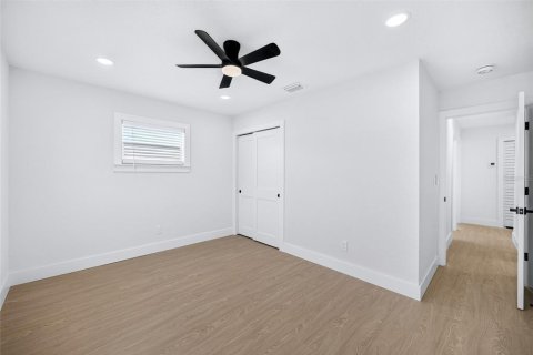 House in Saint Petersburg, Florida 3 bedrooms, 104.24 sq.m. № 2393938 - photo 29