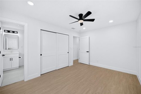 House in Saint Petersburg, Florida 3 bedrooms, 104.24 sq.m. № 2393938 - photo 24