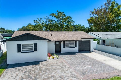 House in Saint Petersburg, Florida 3 bedrooms, 104.24 sq.m. № 2393938 - photo 3