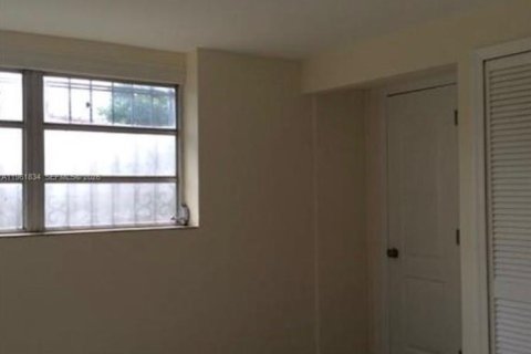 House in North Miami, Florida 3 bedrooms, 150.87 sq.m. № 2024654 - photo 6