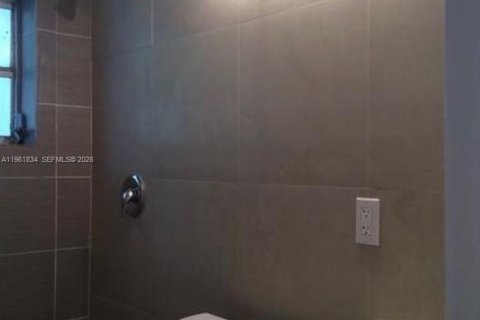 House in North Miami, Florida 3 bedrooms, 150.87 sq.m. № 2024654 - photo 9