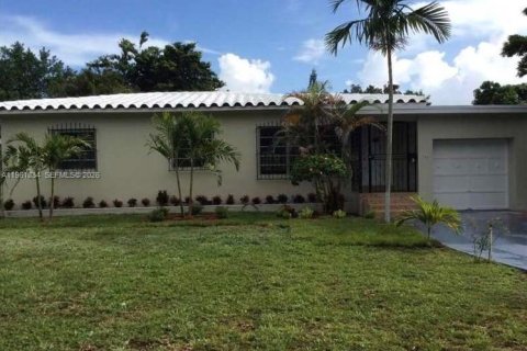 House in North Miami, Florida 3 bedrooms, 150.87 sq.m. № 2024654