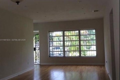 House in North Miami, Florida 3 bedrooms, 150.87 sq.m. № 2024654 - photo 5