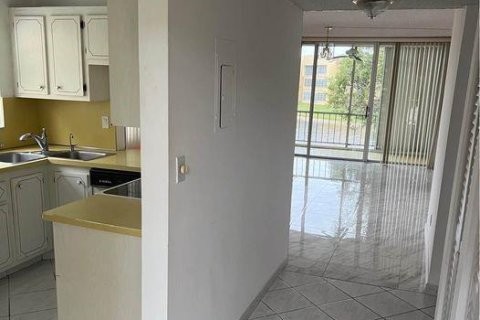 Copropriété à vendre à Tamarac, Floride: 2 chambres, 99.41 m2 № 2146317 - photo 4