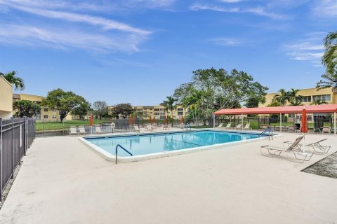 Copropriété à vendre à Tamarac, Floride: 2 chambres, 99.41 m2 № 2146317 - photo 22