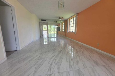 Copropriété à vendre à Tamarac, Floride: 2 chambres, 99.41 m2 № 2146317 - photo 6