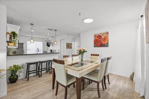 House in Miramar, Florida 3 bedrooms, 113.43 sq.m. № 1969752 - photo 9