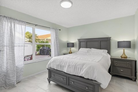 House in Miramar, Florida 3 bedrooms, 113.43 sq.m. № 1969752 - photo 12