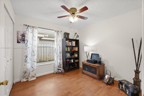 House in Miramar, Florida 3 bedrooms, 113.43 sq.m. № 1969752 - photo 22