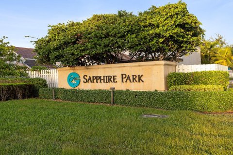 House in Miramar, Florida 3 bedrooms, 113.43 sq.m. № 1969752 - photo 28