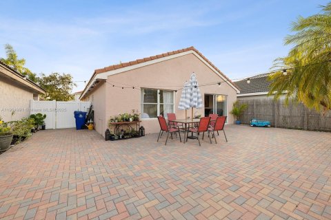 House in Miramar, Florida 3 bedrooms, 113.43 sq.m. № 1969752 - photo 25