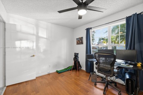 House in Miramar, Florida 3 bedrooms, 113.43 sq.m. № 1969752 - photo 21