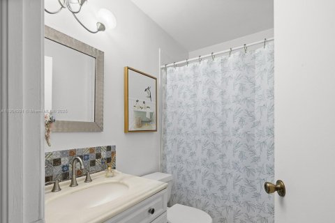 House in Miramar, Florida 3 bedrooms, 113.43 sq.m. № 1969752 - photo 17