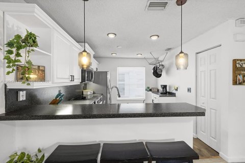 House in Miramar, Florida 3 bedrooms, 113.43 sq.m. № 1969752 - photo 6