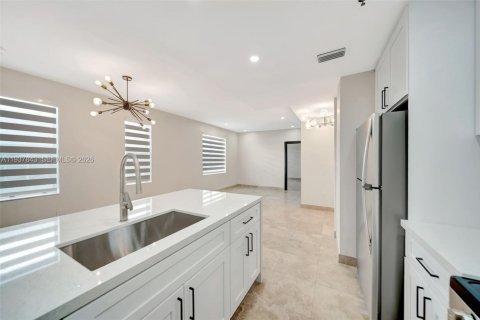 Condo in Miami Beach, Florida, 2 bedrooms  № 1995742 - photo 4