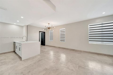 Condo in Miami Beach, Florida, 2 bedrooms  № 1995742 - photo 21