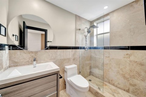 Condo in Miami Beach, Florida, 2 bedrooms  № 1995742 - photo 9