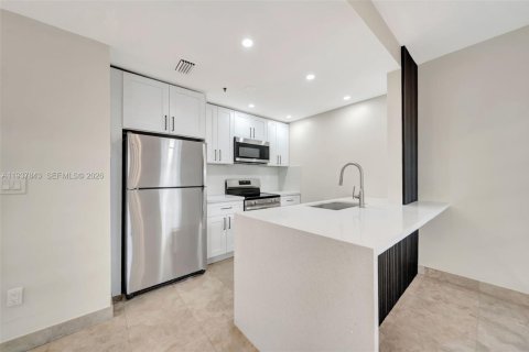 Condo in Miami Beach, Florida, 2 bedrooms  № 1995742 - photo 8