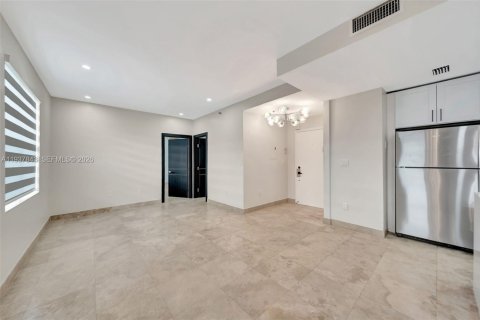 Condo in Miami Beach, Florida, 2 bedrooms  № 1995742 - photo 19