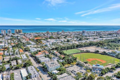 Condo in Miami Beach, Florida, 2 bedrooms  № 1995742 - photo 23