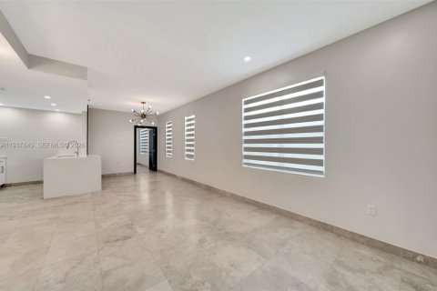 Condo in Miami Beach, Florida, 2 bedrooms  № 1995742 - photo 18