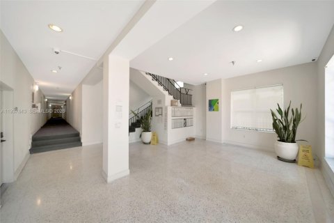Condo in Miami Beach, Florida, 2 bedrooms  № 1995742 - photo 3