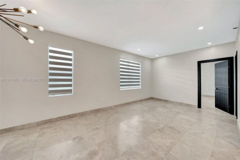 Condo in Miami Beach, Florida, 2 bedrooms  № 1995742 - photo 20