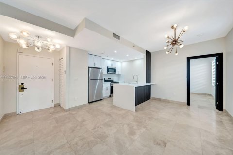 Condo in Miami Beach, Florida, 2 bedrooms  № 1995742 - photo 13