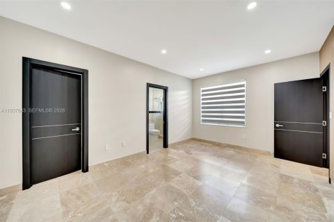 Condo in Miami Beach, Florida, 2 bedrooms  № 1995742 - photo 10