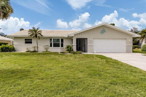 House in Nokomis, Florida 3 bedrooms, 159.61 sq.m. № 2206911