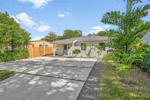 Купить коммерческую недвижимость в Форт-Лодердейл, Флорида 144.18м2, № 1997330 - фото 2